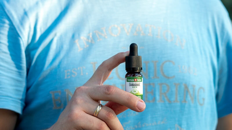Roka tur 10 ml Formula Swiss CBD eļļas pudelīti olīveļļā